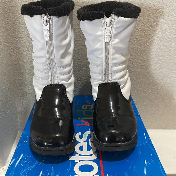 COPY - ❄️EUC TOTES KIDS WATERPROOF SNOW BOOTS ❄️ - Picture 5 of 7